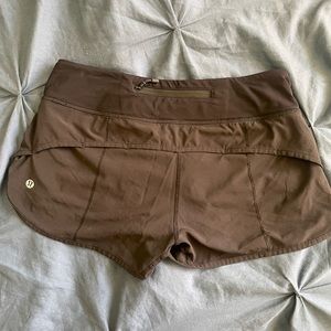 Lululemon Hotty Hot Low rise 2.5” shorts